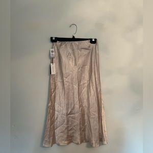 Aritzia - Babaton Midi Skirt